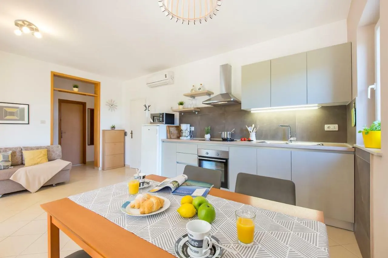 Apartment Andrea Drenje  Sveta Marina